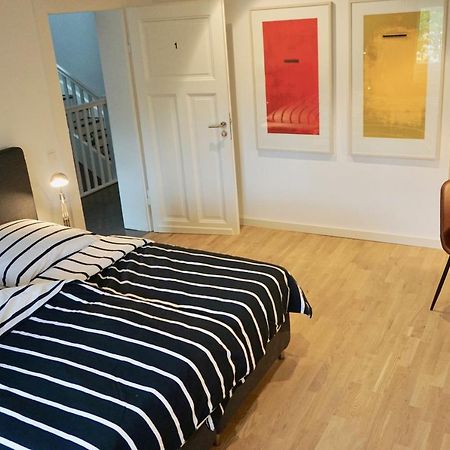 Privatzimmer Schoenfelder デュッセルドルフ エクステリア 写真