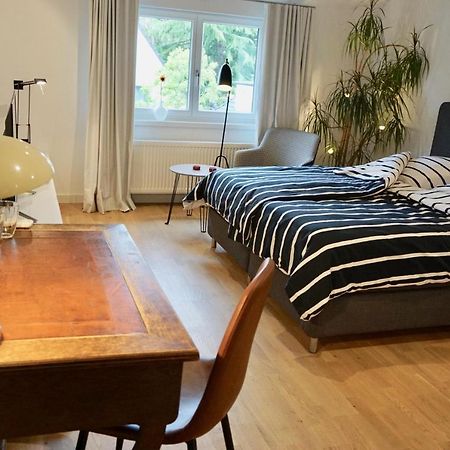 Privatzimmer Schoenfelder デュッセルドルフ エクステリア 写真