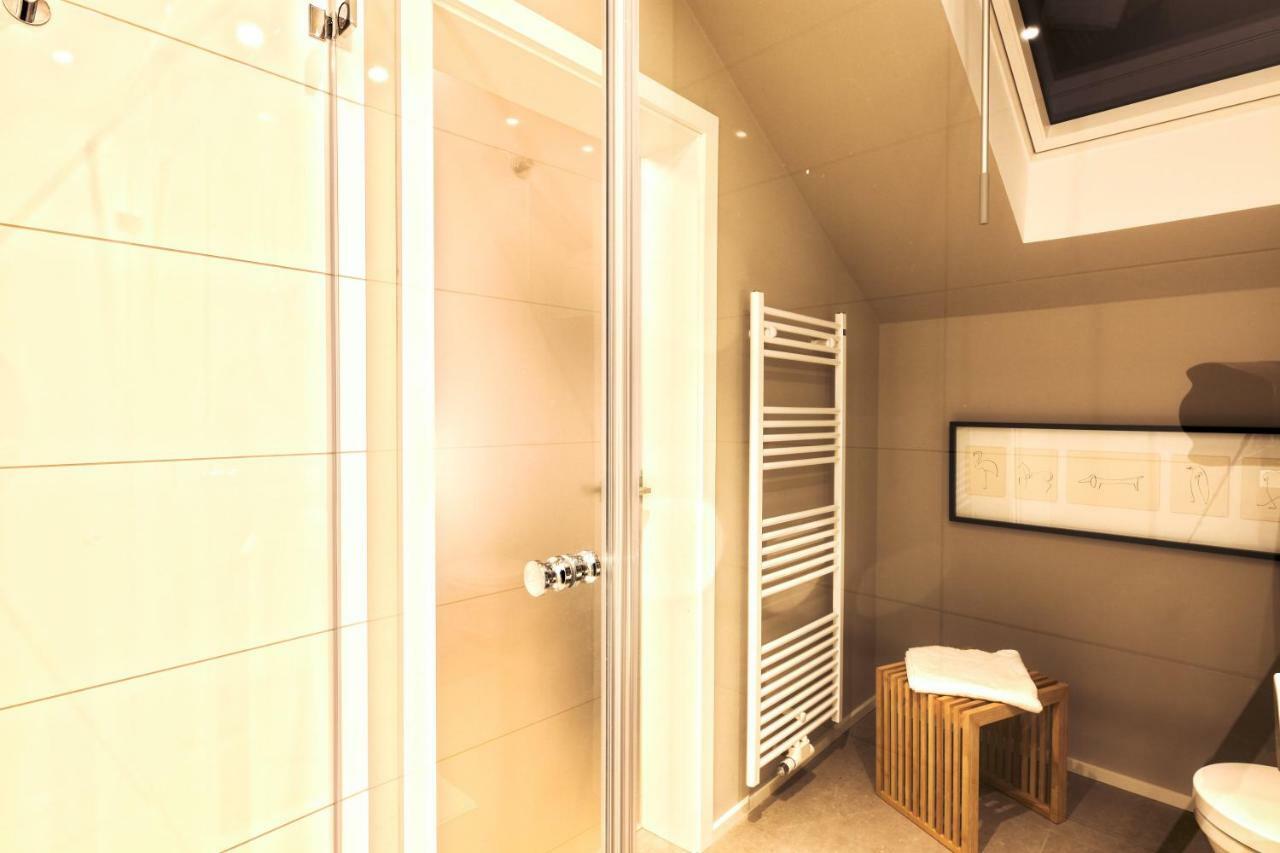 Privatzimmer Schoenfelder デュッセルドルフ エクステリア 写真